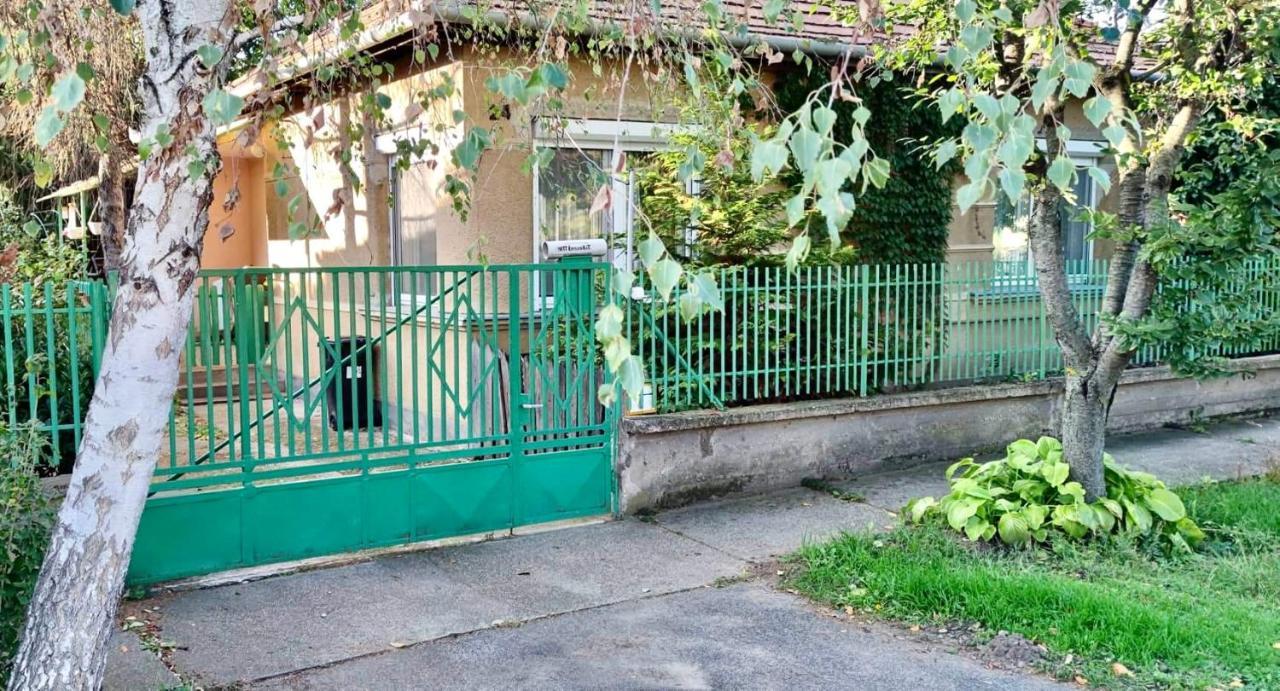 Grany'S Retro Guesthouse Near Budapest Airport Vecsés Exterior foto
